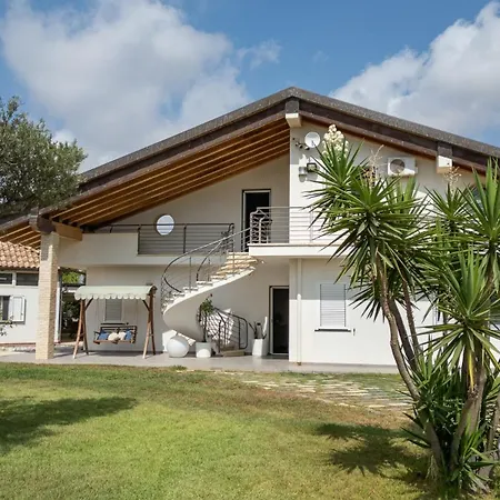 Villa Alessia 6, Emma *