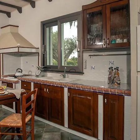 Villa Alessia 6, Emma