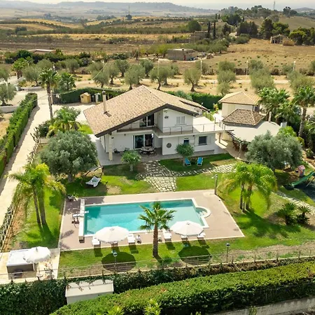 Alessia 6, Emma Вилла