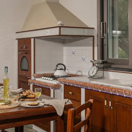 Alessia 6, Emma Вилла