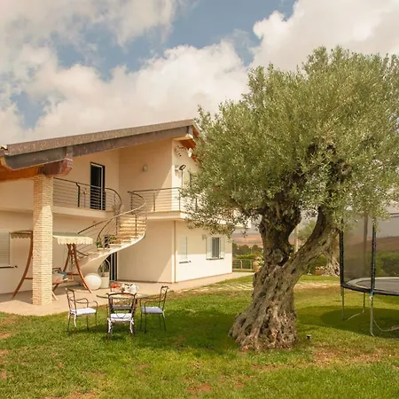 Villa Alessia 6, Emma Gela
