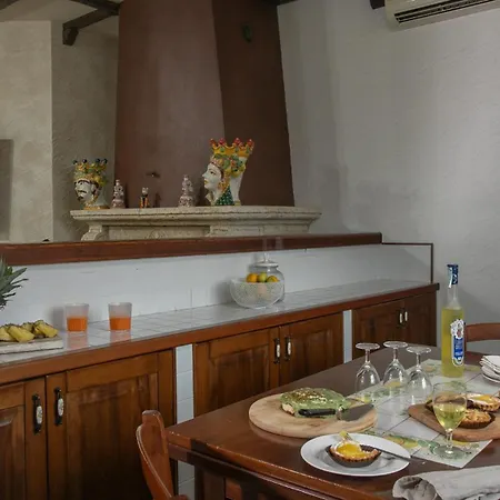 Alessia 6, Emma Гела