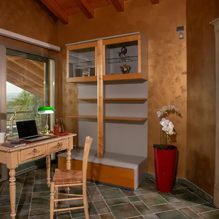 Alessia 6, Emma * Гела