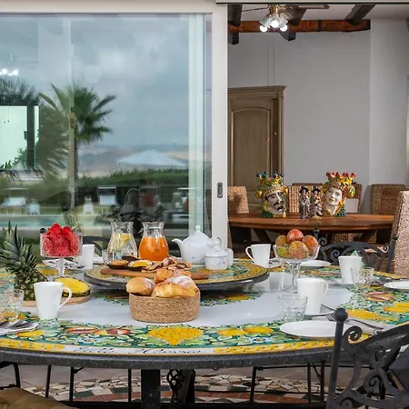 Alessia 6, Emma Гела