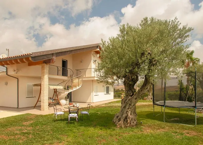 Villa Alessia 6, Emma Gela