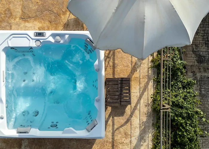 Villa Alessia 6, Emma Gela