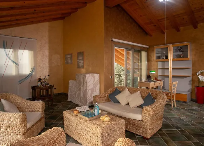 Villa Alessia 6, Emma