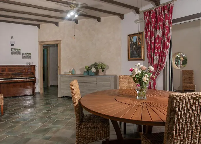 Villa Alessia 6, Emma *